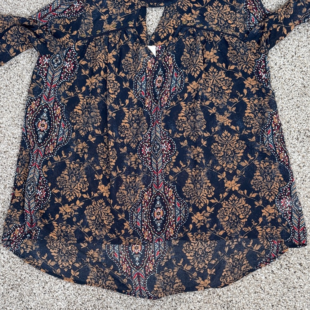 Knox Rose Navy and Beige Patterned Blouse - Picture 7 of 16